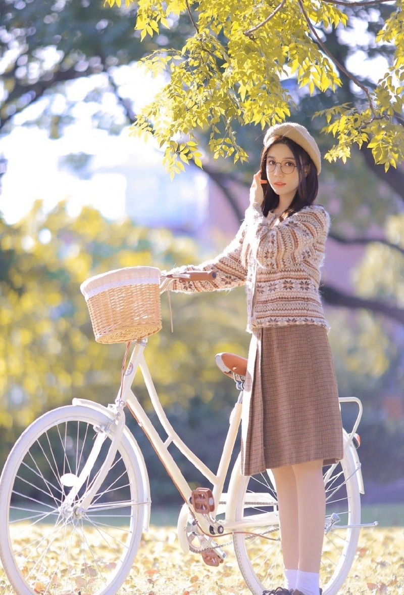 黑长直发美女美丽大方户外写真