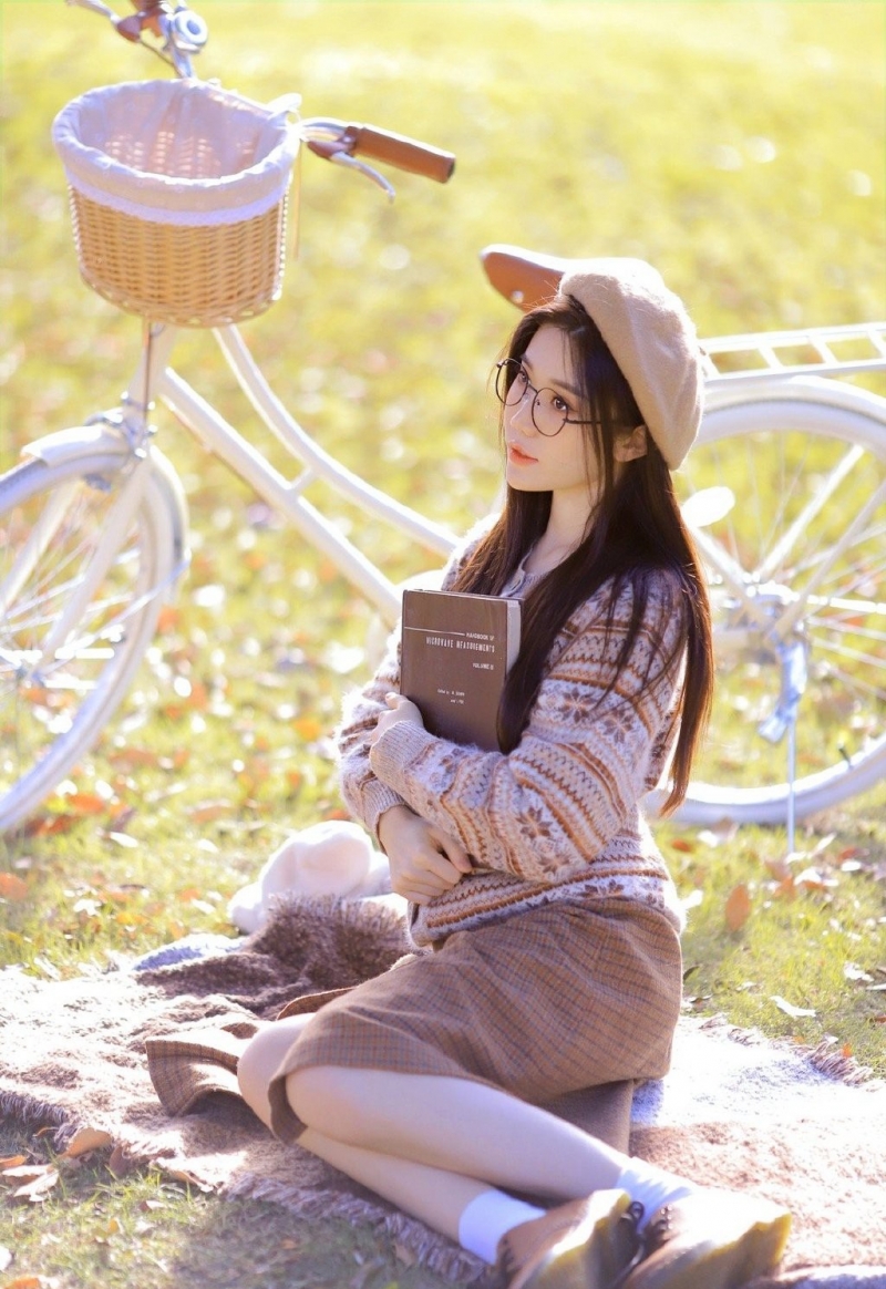 黑长直发美女美丽大方户外写真