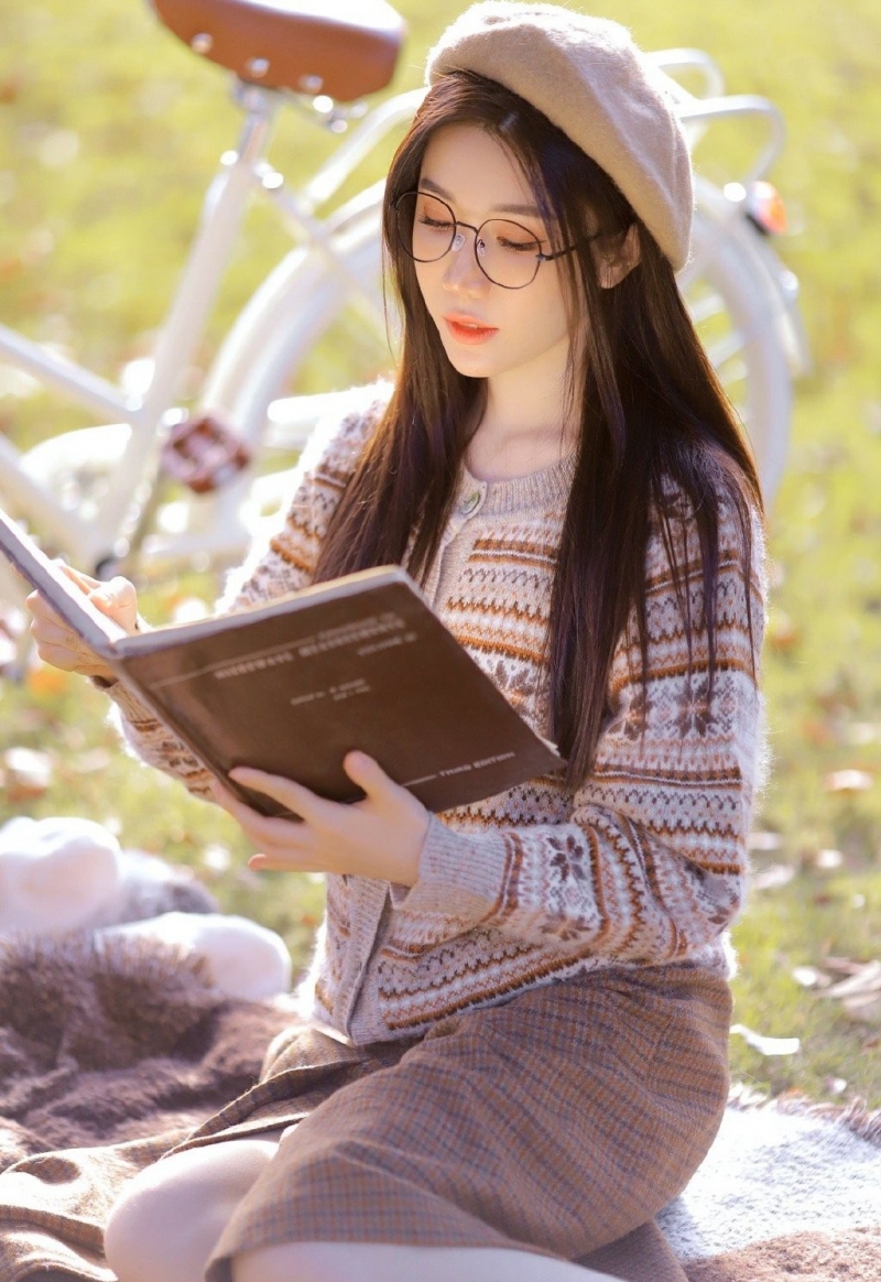 黑长直发美女美丽大方户外写真