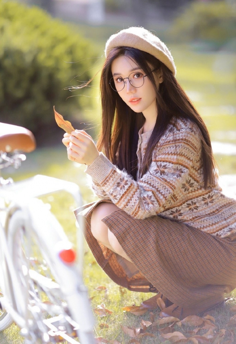 黑长直发美女美丽大方户外写真