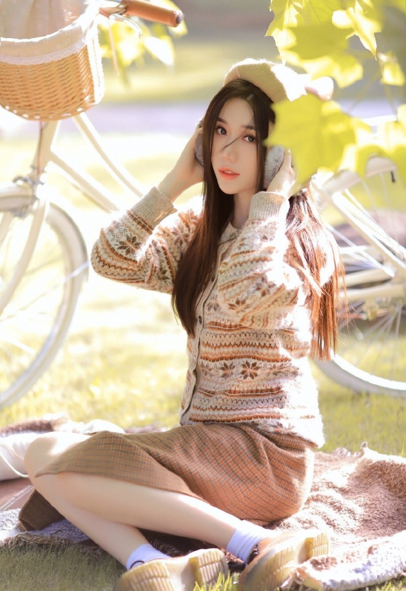 黑长直发美女美丽大方户外写真