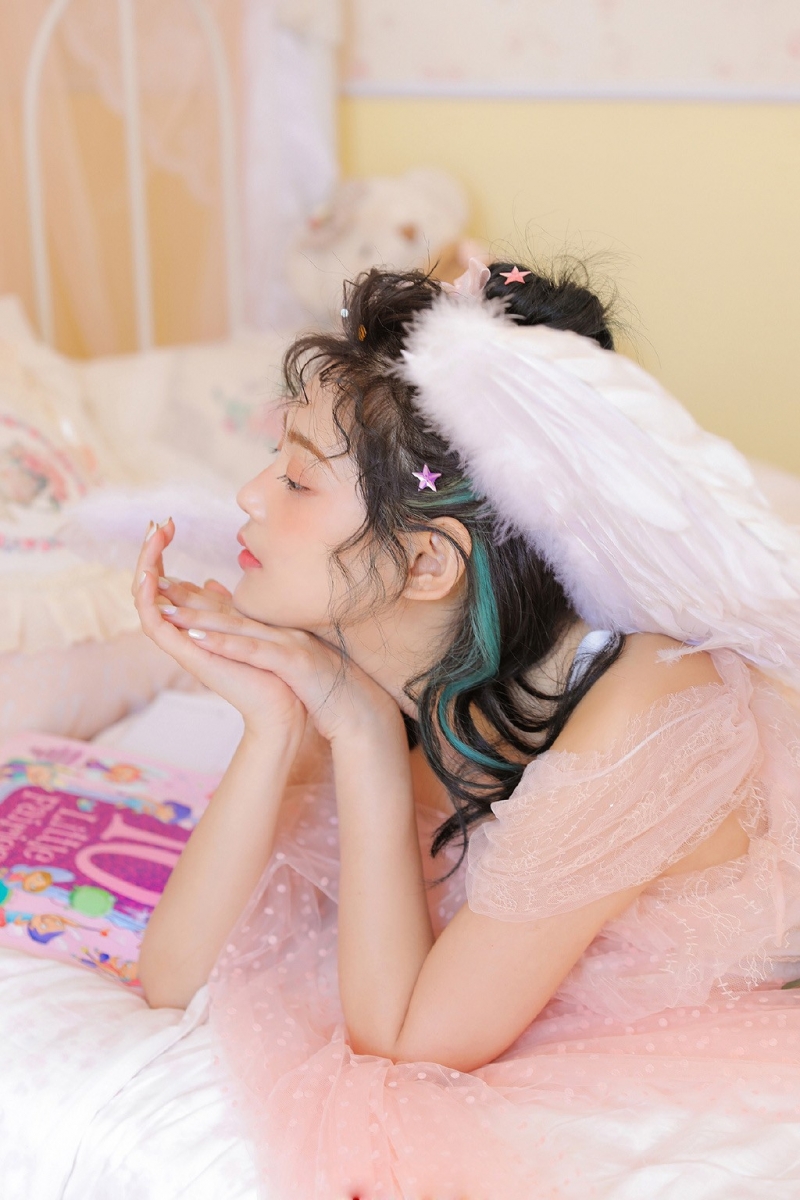 粉嫩少女蕾丝纱裙清纯动人写真