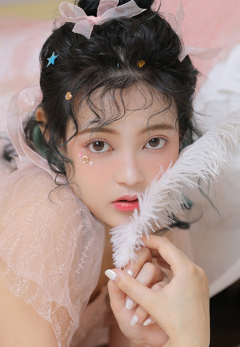 粉嫩少女蕾丝纱裙清纯动人写真