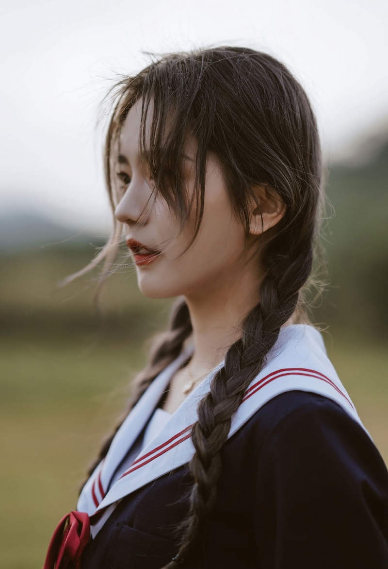 麻花辫美女学生妹日系制服写真