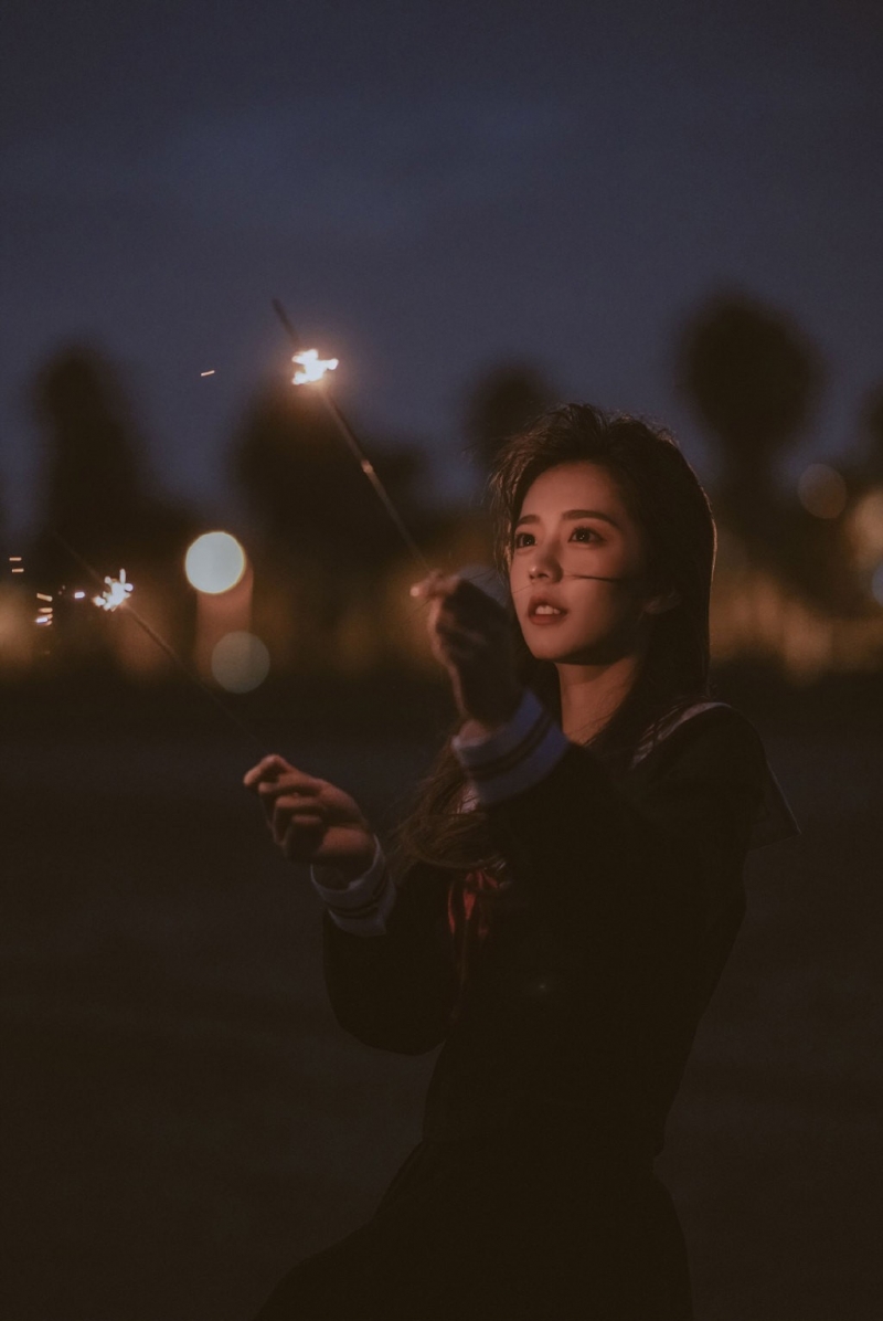 麻花辫美女学生妹日系制服写真