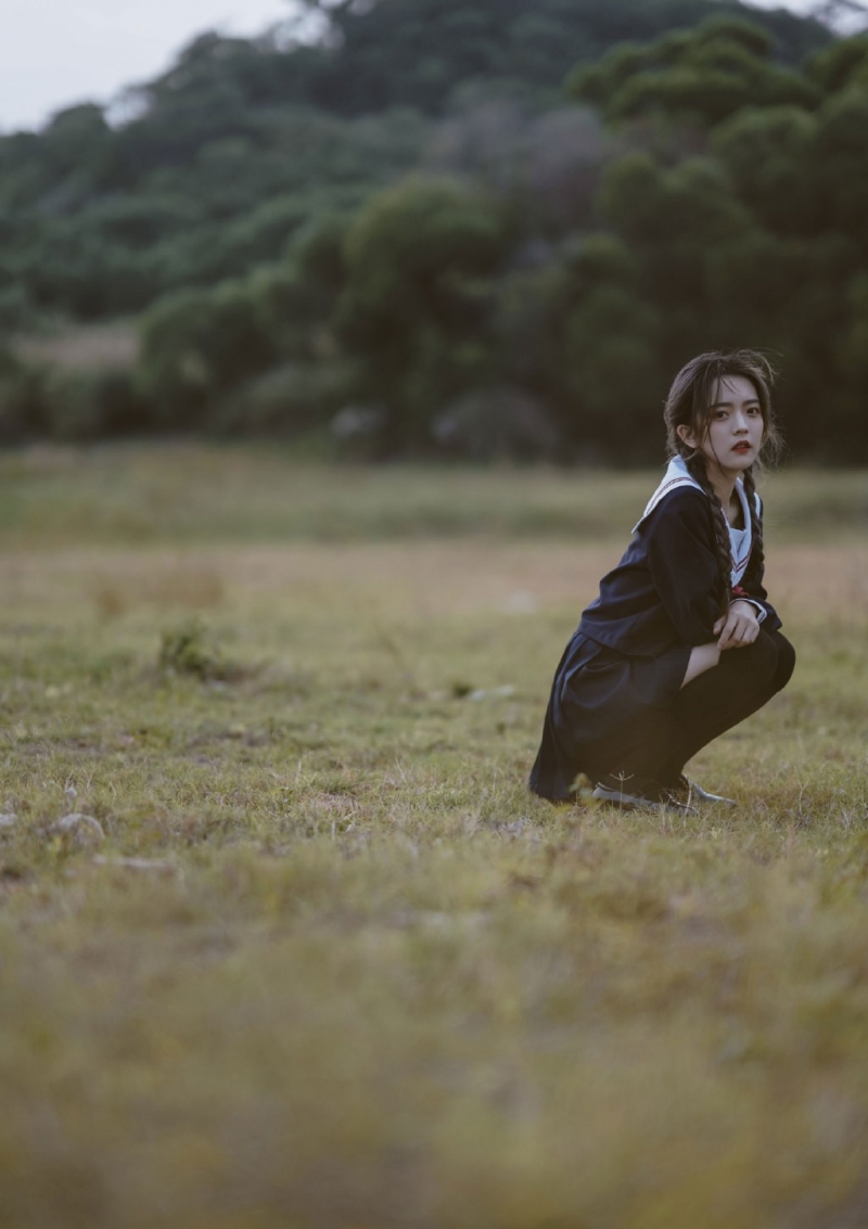 麻花辫美女学生妹日系制服写真