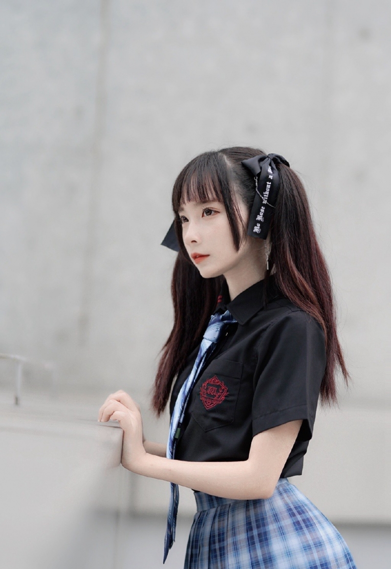 双马尾少女jk制服短裙街拍写真