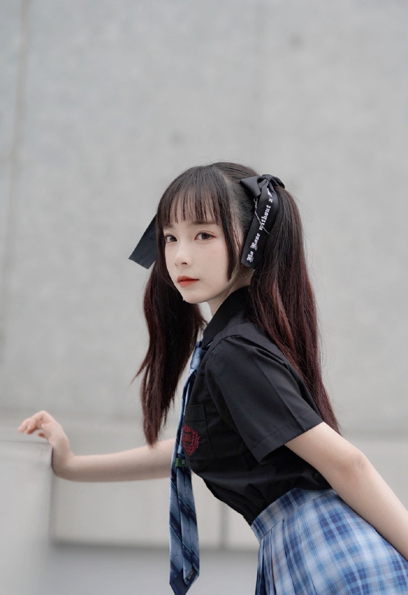 双马尾少女jk制服短裙街拍写真