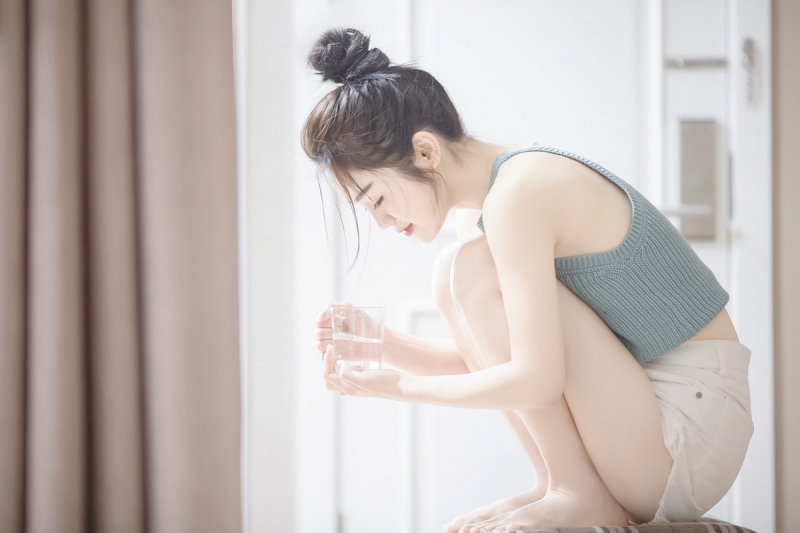 丸子头美女光滑牛奶肌私房写真