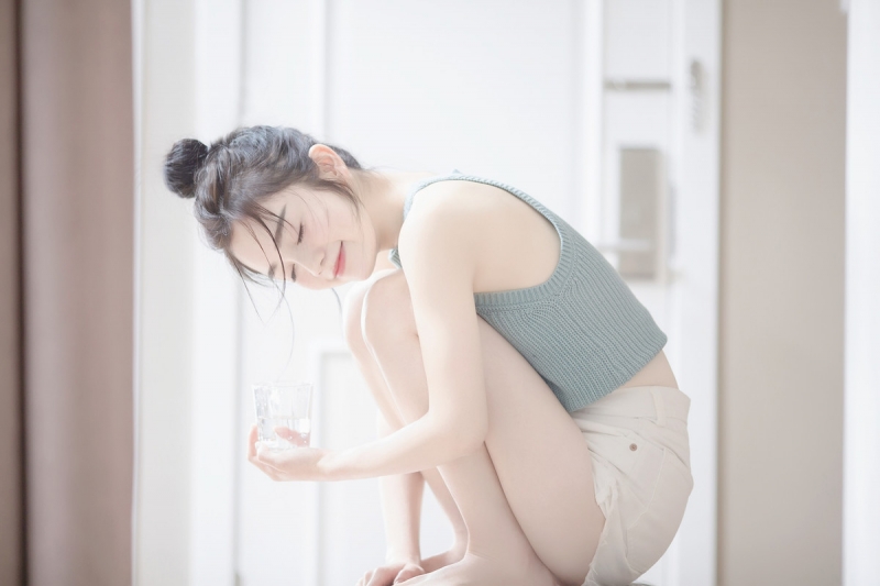 丸子头美女光滑牛奶肌私房写真