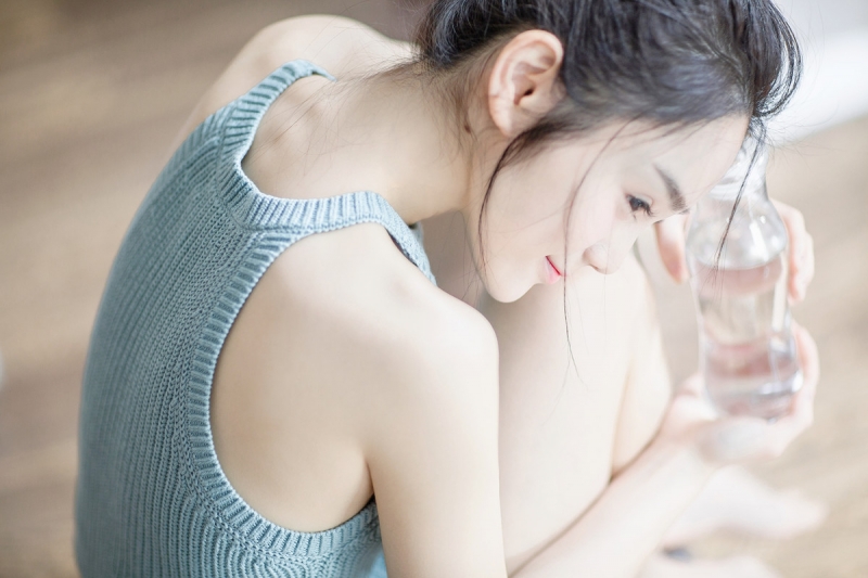 丸子头美女光滑牛奶肌私房写真