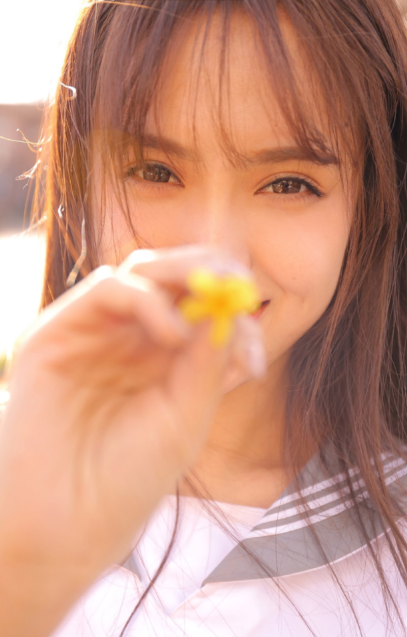 制服美女校花甜美迷人笑容写真