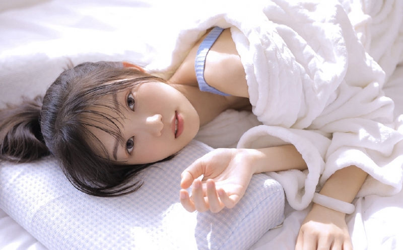 吊带美女圆润香肩精致锁骨写真