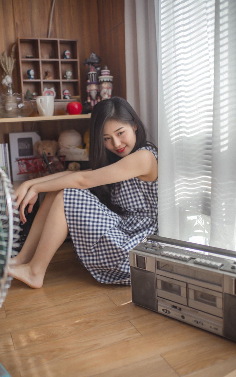 清纯美女长发披肩笑容甜美写真