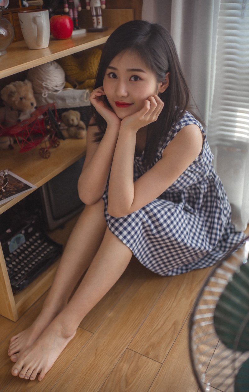 清纯美女长发披肩笑容甜美写真