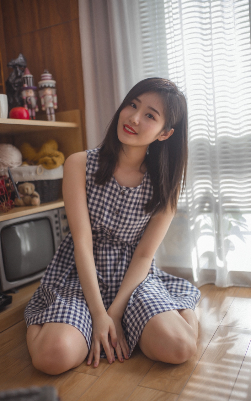 清纯美女长发披肩笑容甜美写真