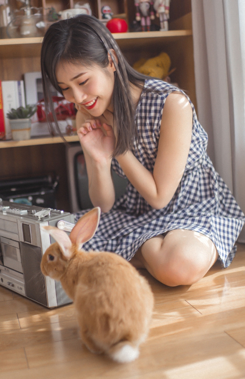 清纯美女长发披肩笑容甜美写真