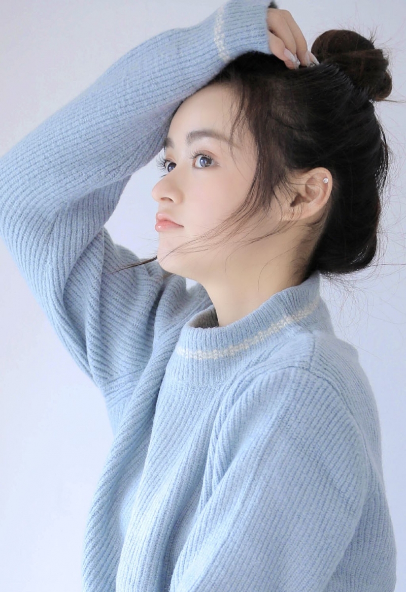 超短裤小姐姐白丝美腿居家写真