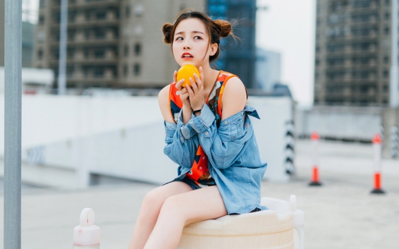 哪咤头小姐姐青春靓丽街拍写真