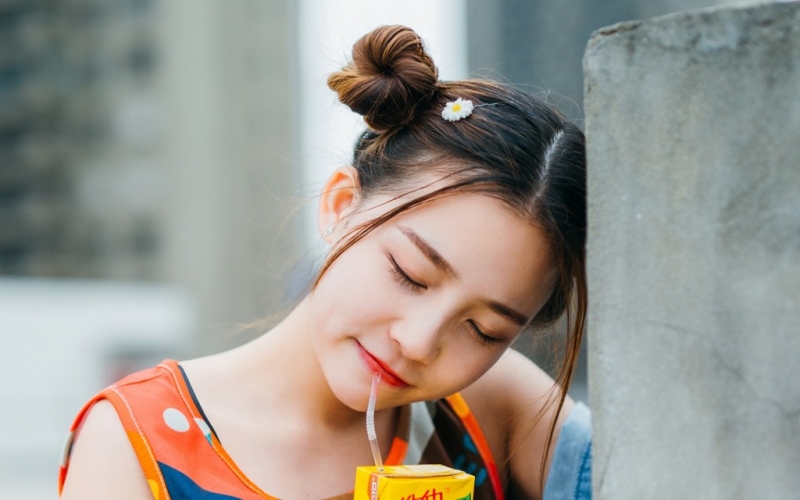 哪咤头小姐姐青春靓丽街拍写真