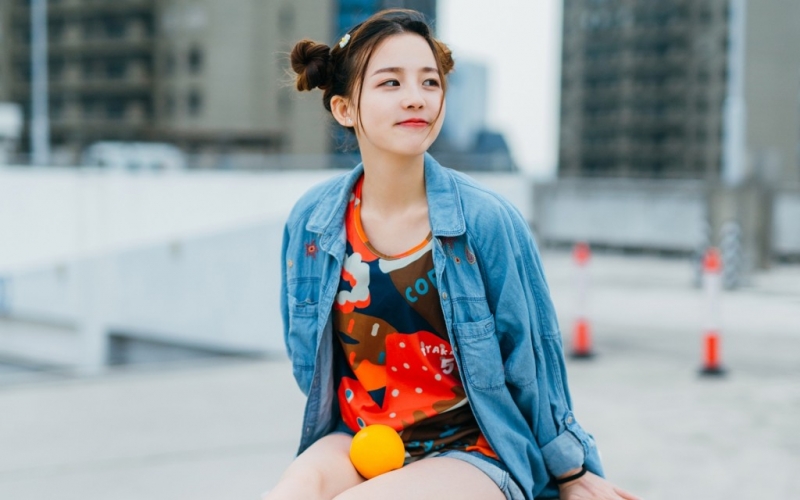 哪咤头小姐姐青春靓丽街拍写真