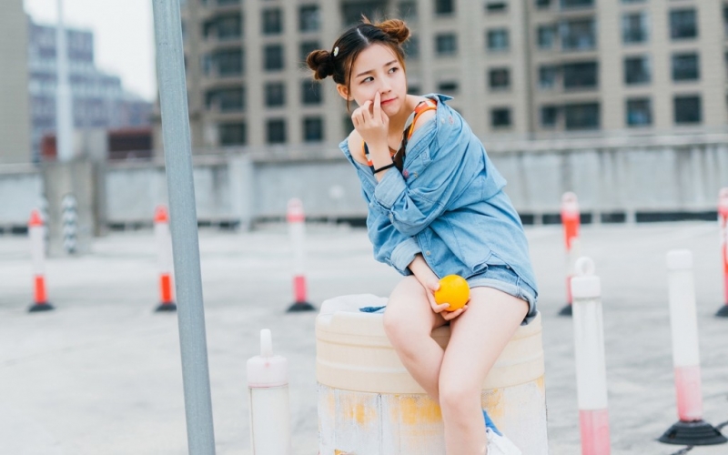 哪咤头小姐姐青春靓丽街拍写真