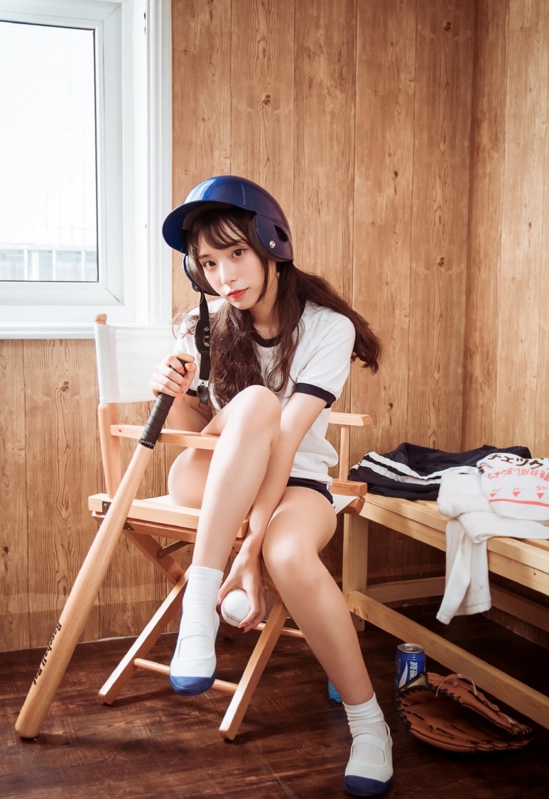 体操服美眉白皙大长腿私房写真