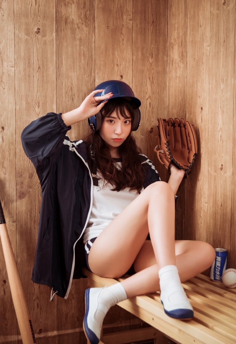 体操服美眉白皙大长腿私房写真