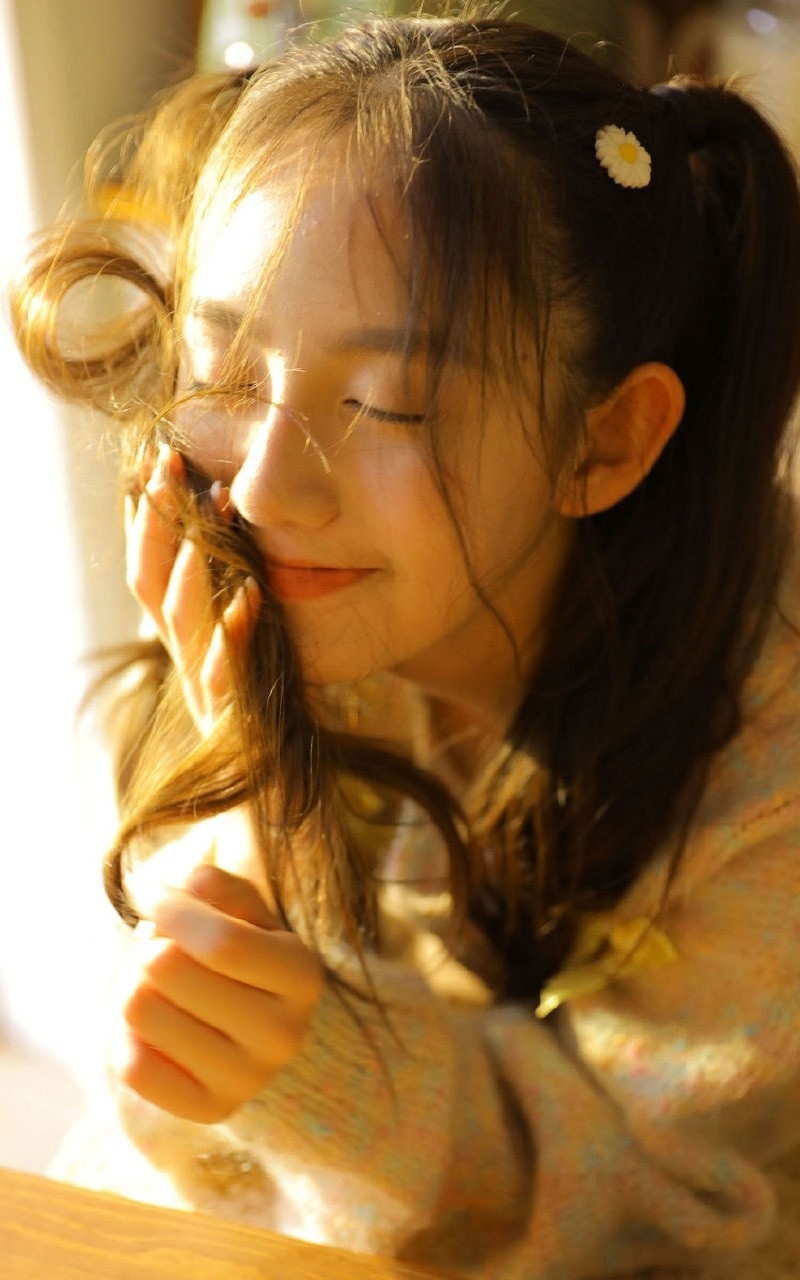 双马尾辫萝莉调皮搞怪居家写真