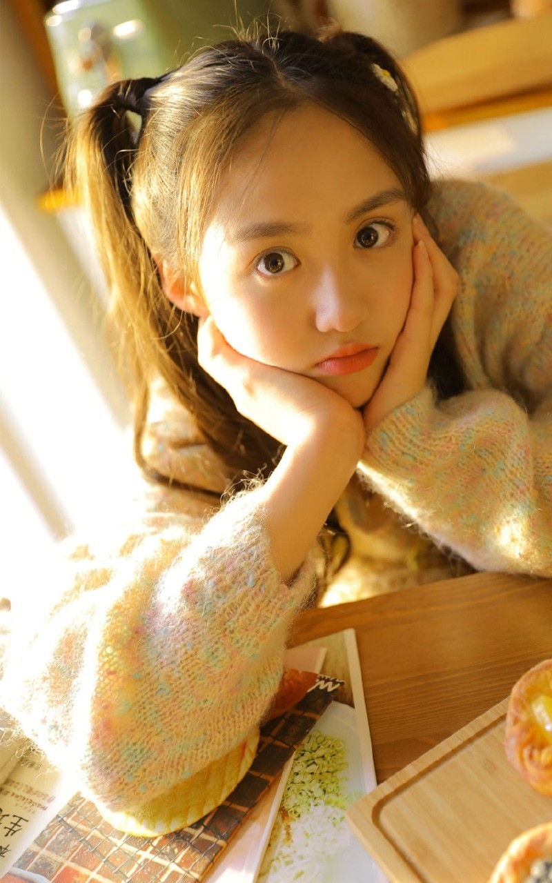 双马尾辫萝莉调皮搞怪居家写真