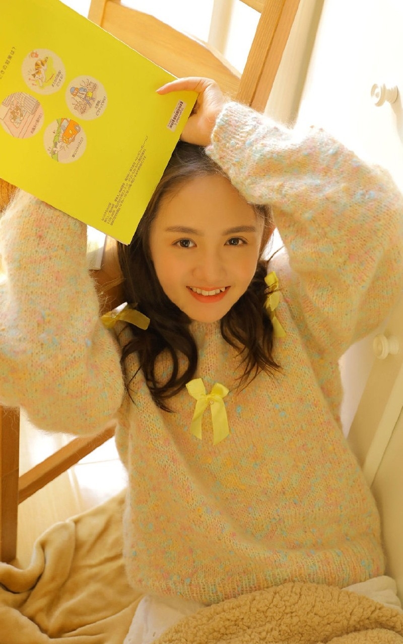 双马尾辫萝莉调皮搞怪居家写真