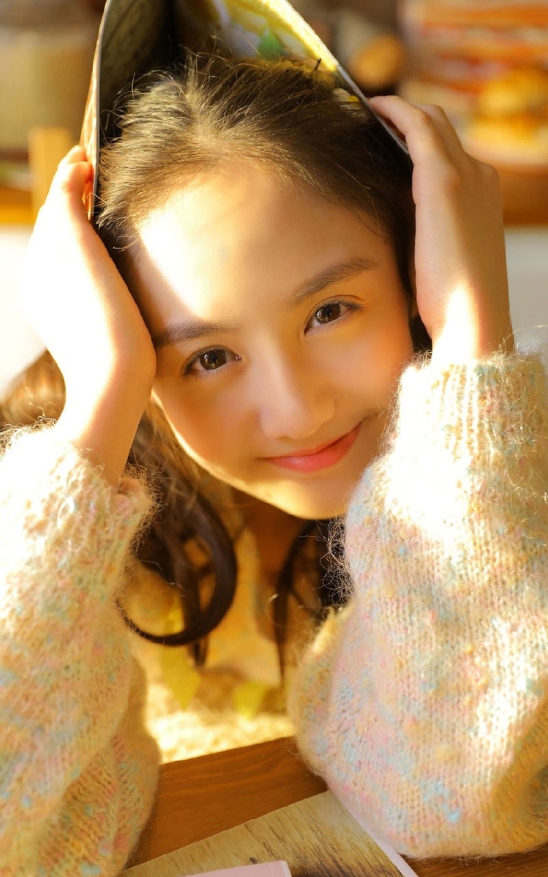 双马尾辫萝莉调皮搞怪居家写真