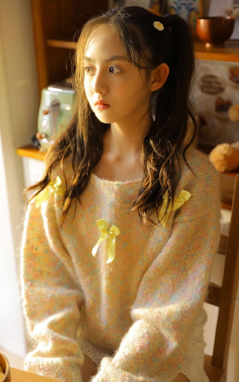 双马尾辫萝莉调皮搞怪居家写真