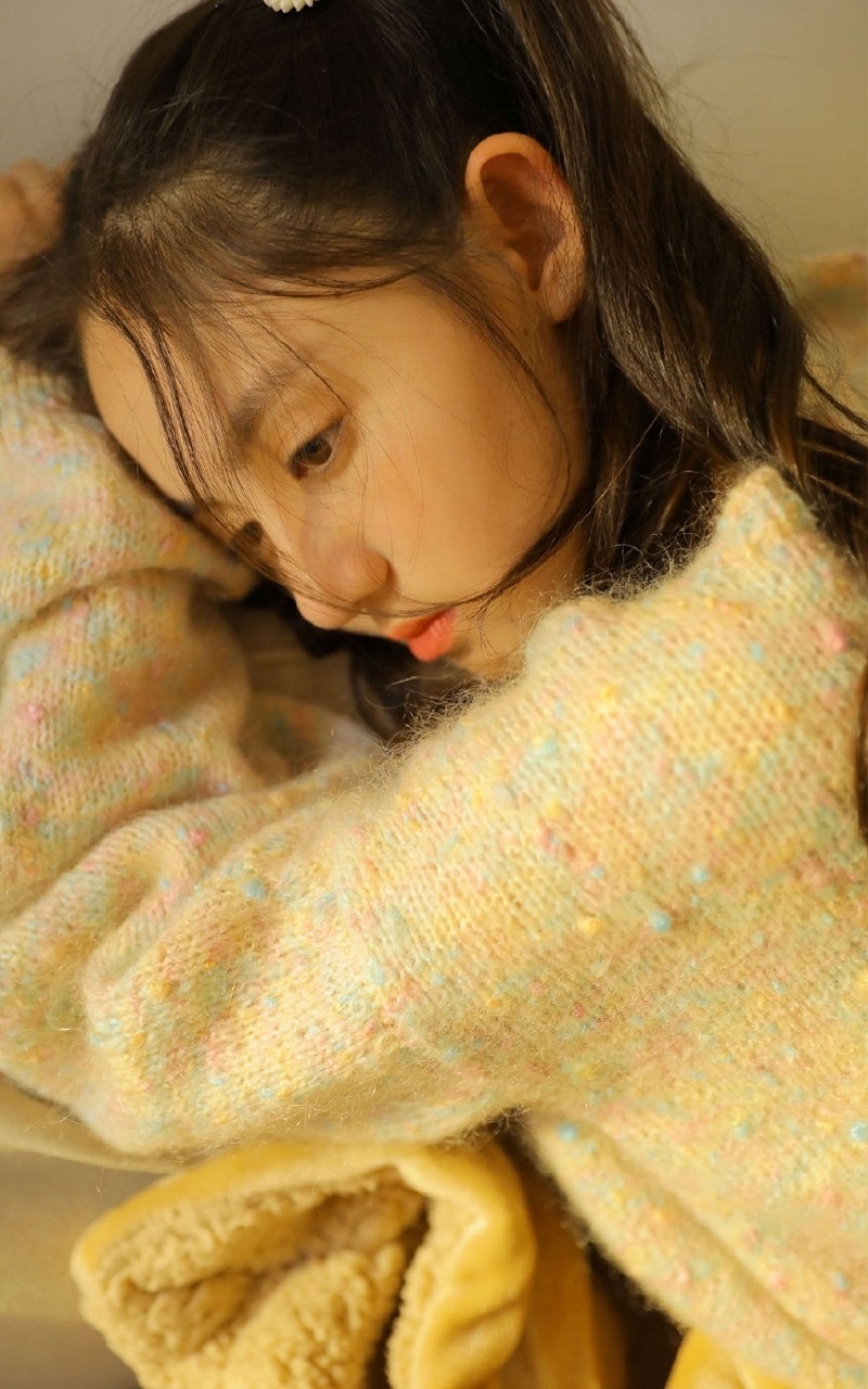 双马尾辫萝莉调皮搞怪居家写真