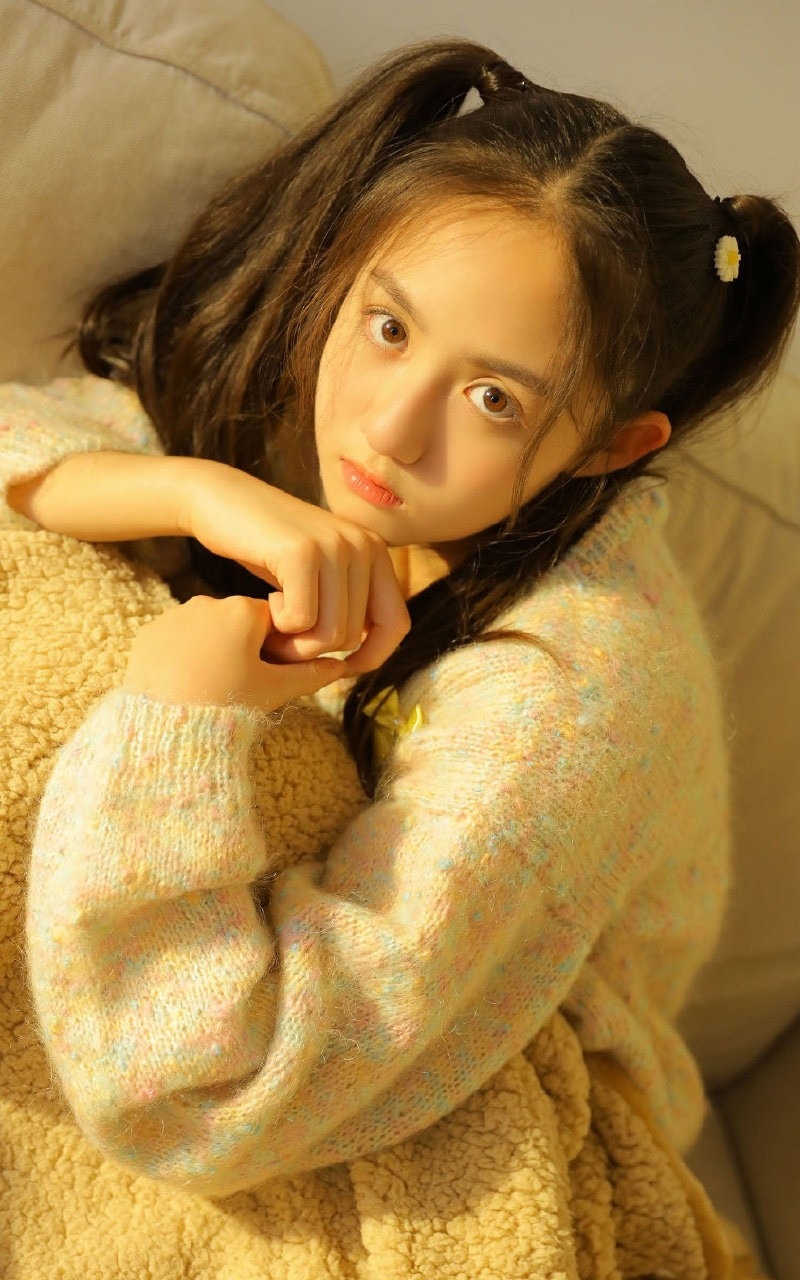 双马尾辫萝莉调皮搞怪居家写真