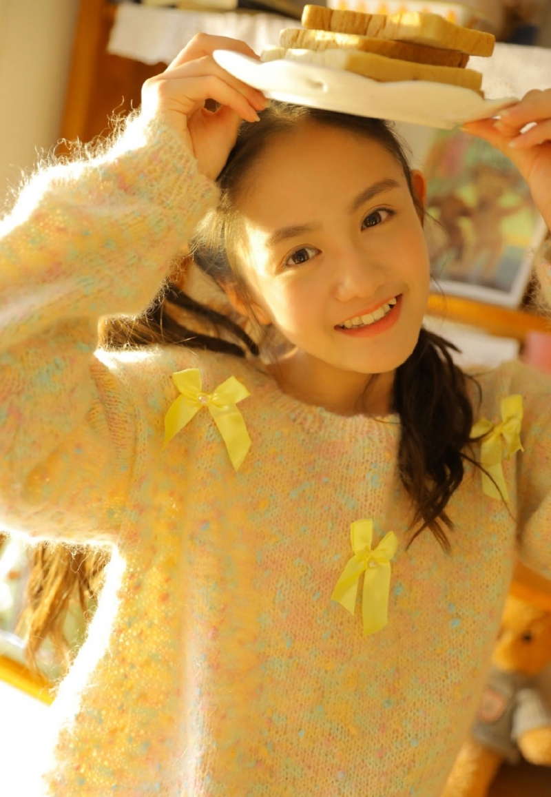 双马尾辫萝莉调皮搞怪居家写真