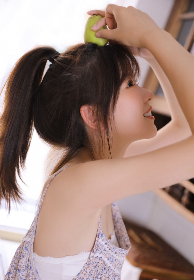 高马尾萌妹子俏皮可爱居家写真