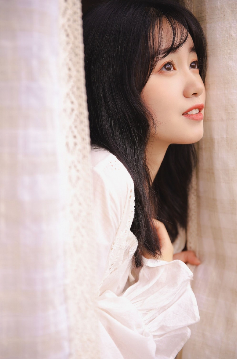 邻家女孩漂亮脸蛋精致侧颜写真