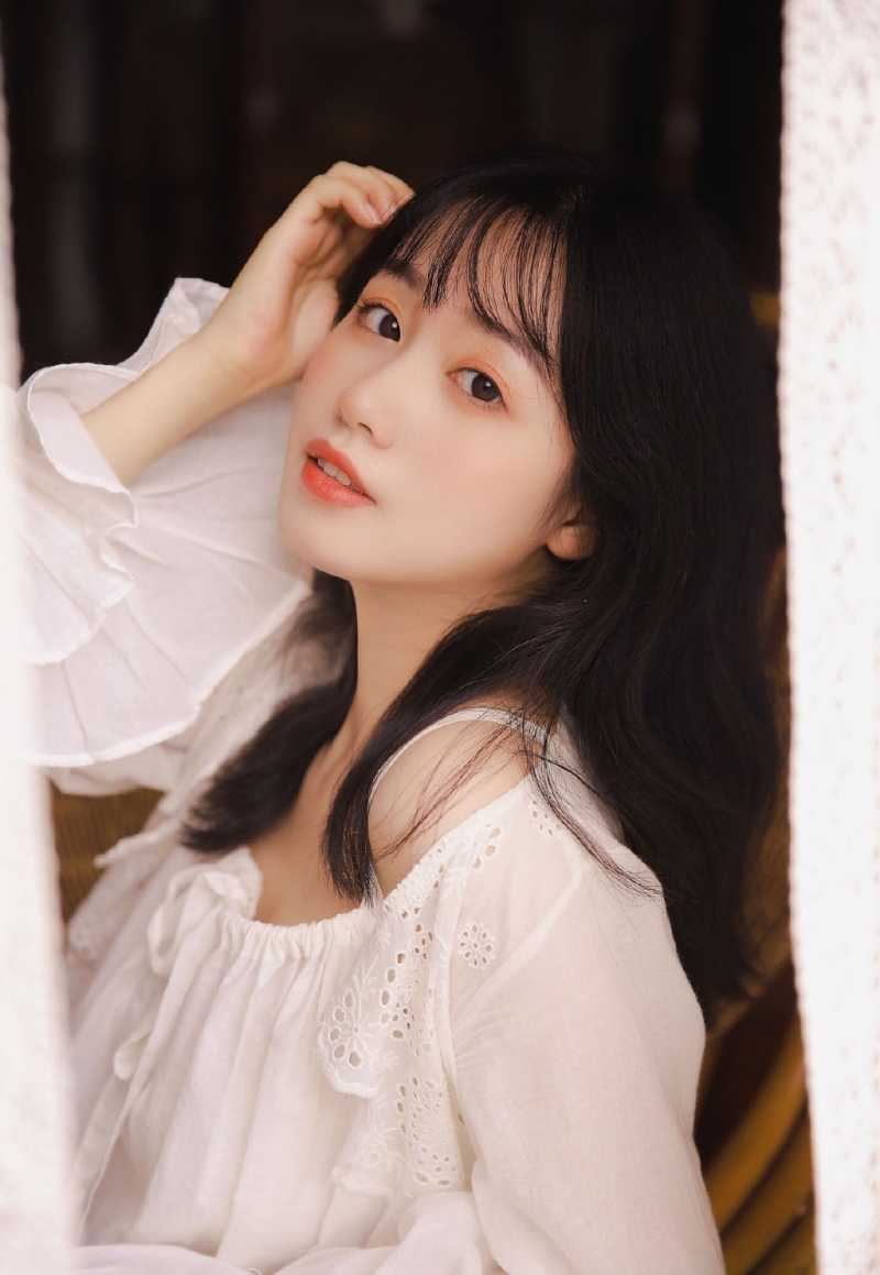 邻家女孩漂亮脸蛋精致侧颜写真