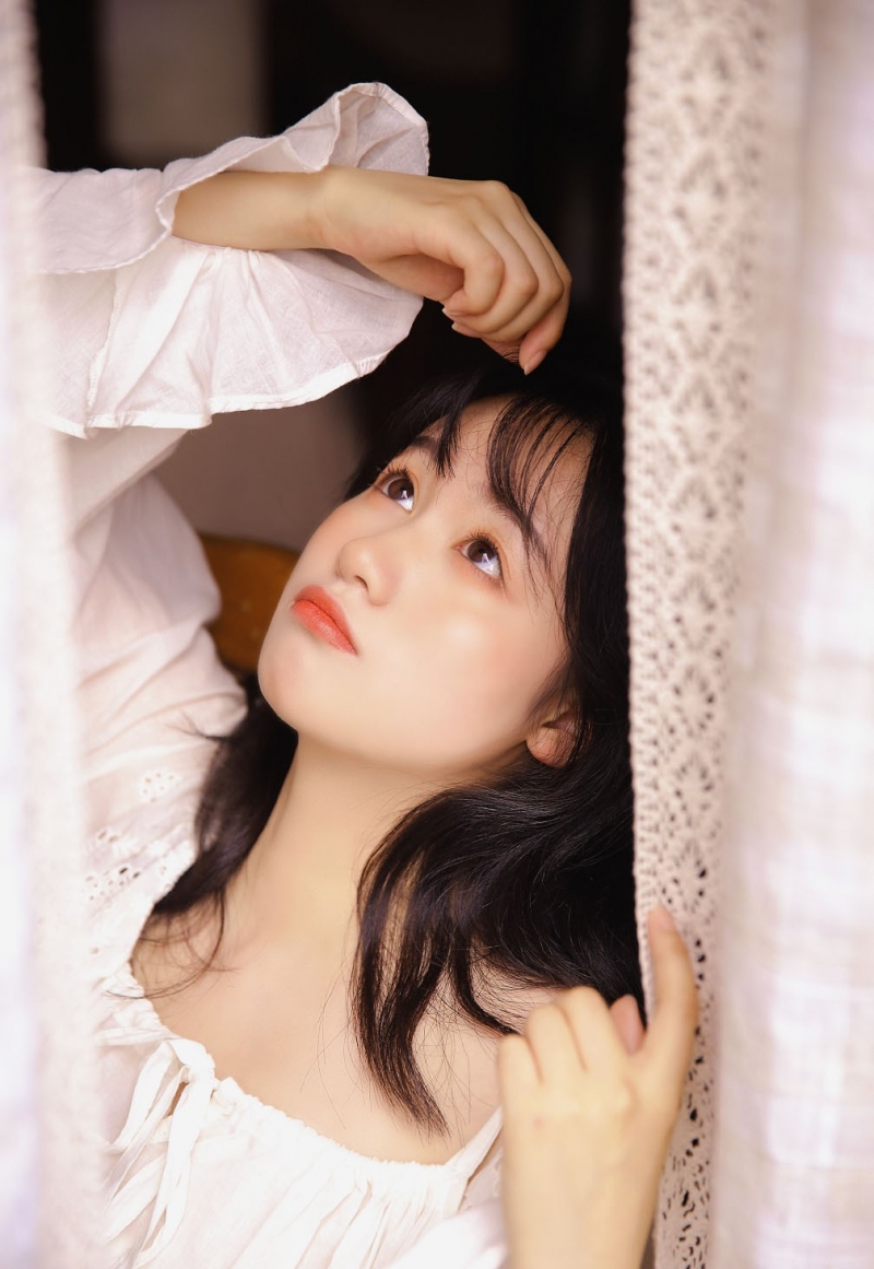 邻家女孩漂亮脸蛋精致侧颜写真