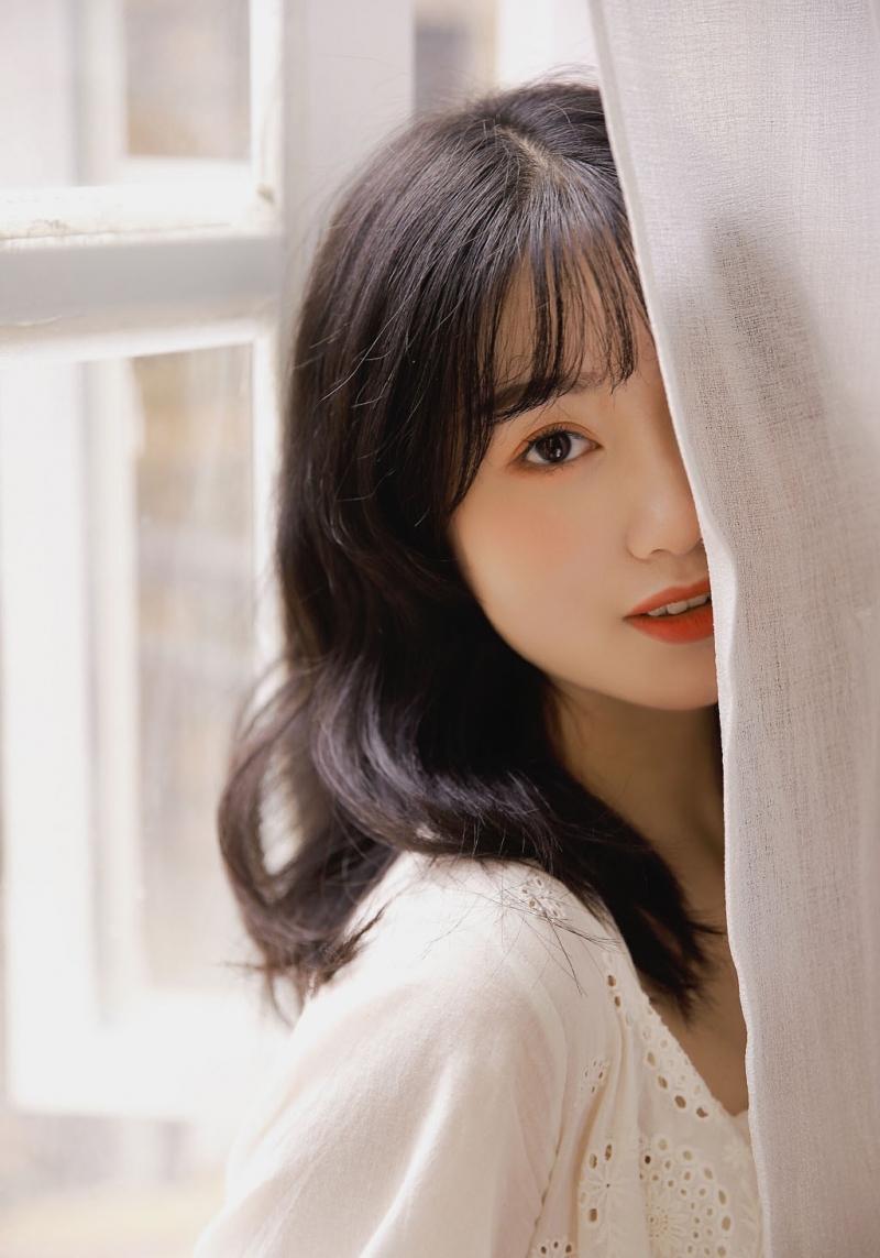 邻家女孩漂亮脸蛋精致侧颜写真