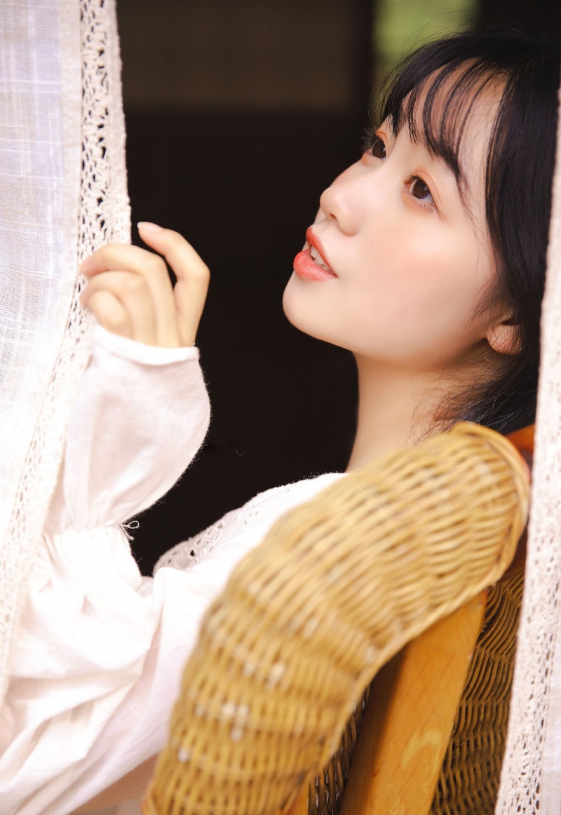 邻家女孩漂亮脸蛋精致侧颜写真