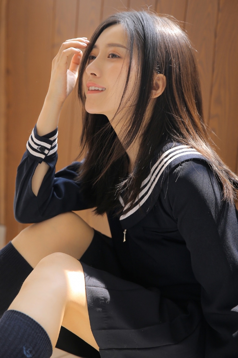 长发学生妹日系JK制服教室写真