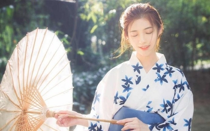 金发少女日式和服清纯动人套图