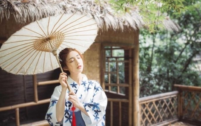 金发少女日式和服清纯动人套图