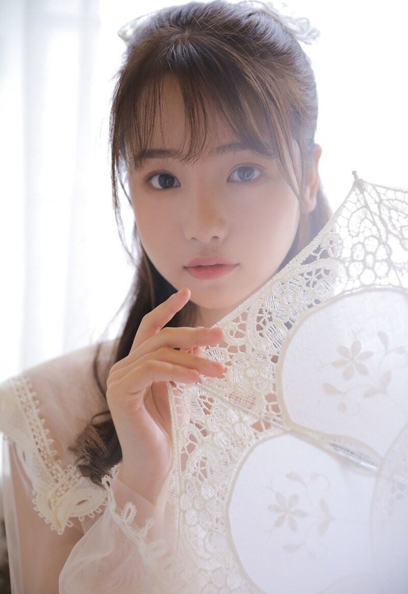圆脸妹子蕾丝纱裙清新脱俗套图