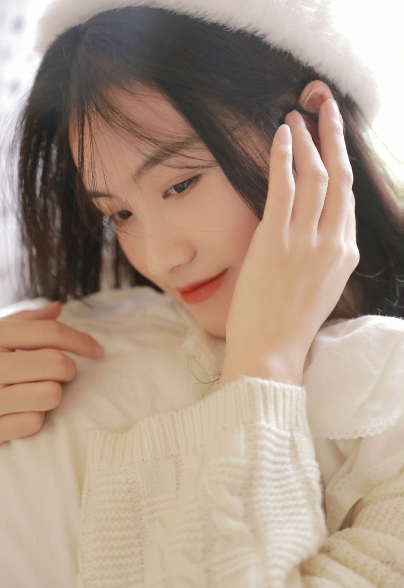 短发小姐姐白皙大长腿私房写真