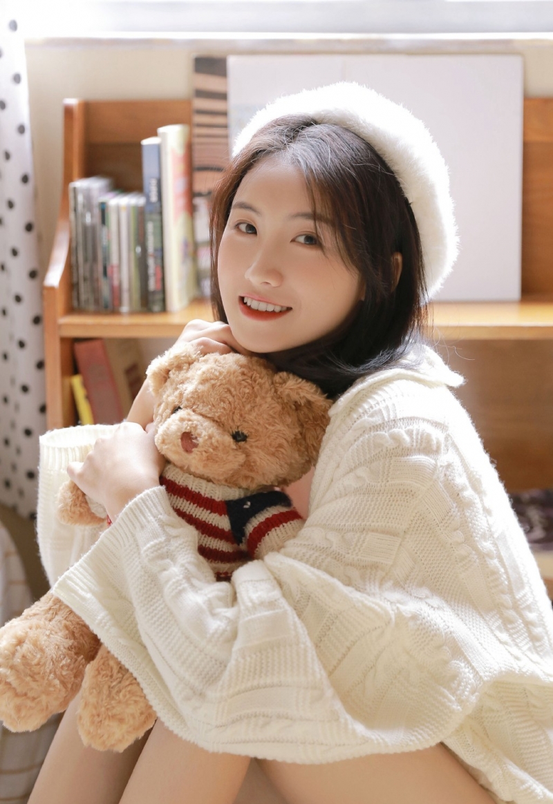 短发小姐姐白皙大长腿私房写真