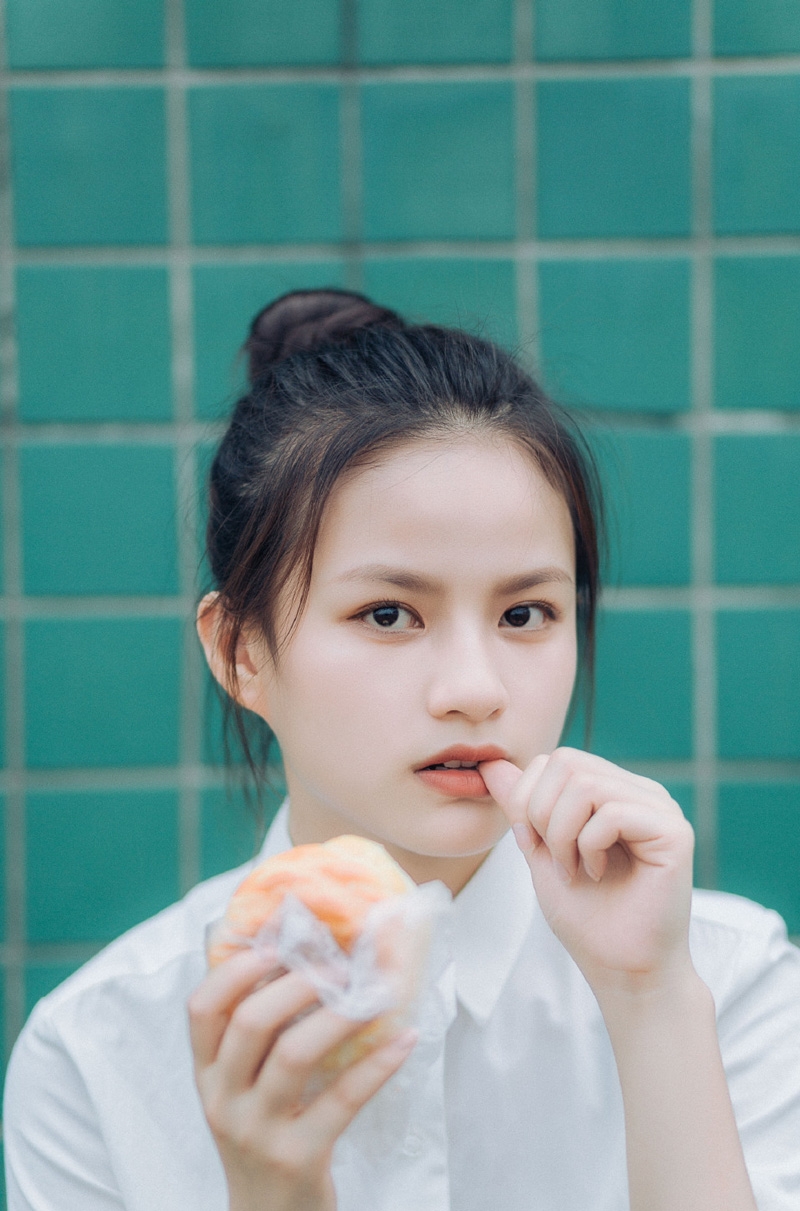 丸子头美女学生妹清新脱俗私拍