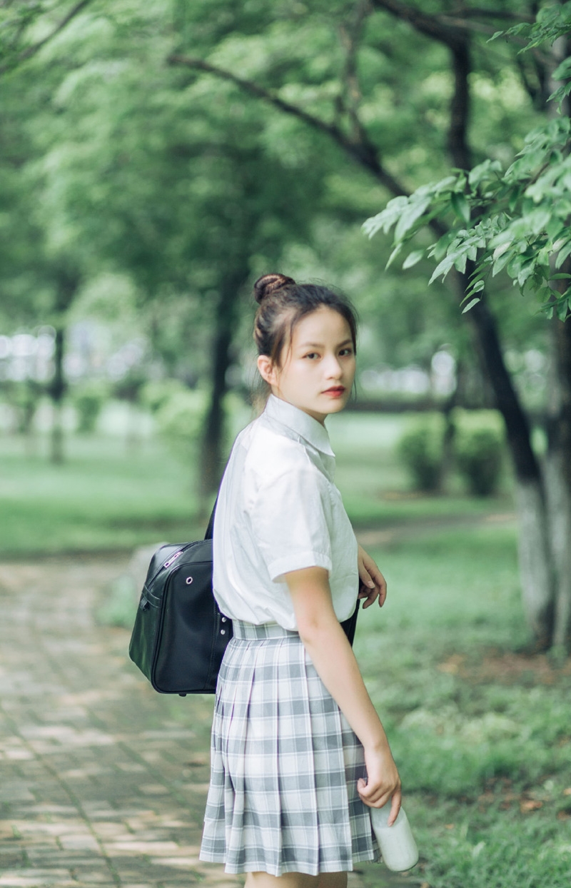 丸子头美女学生妹清新脱俗私拍